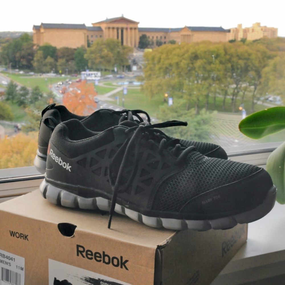 BRAND NEW NEVER WORN Black Reebok Mens Shoe